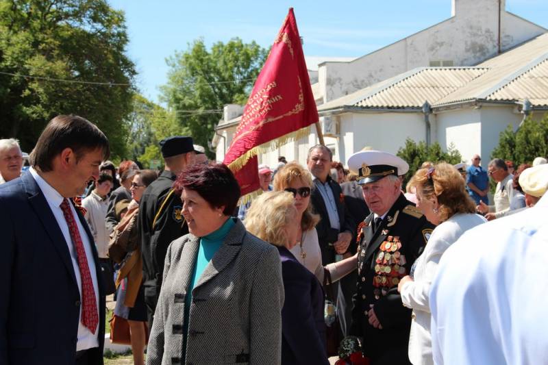torzhestvennaya_chastj_prohozhdenie_lichnogo_sostava_garnizona_koncert_09_05_2016_44_web_44